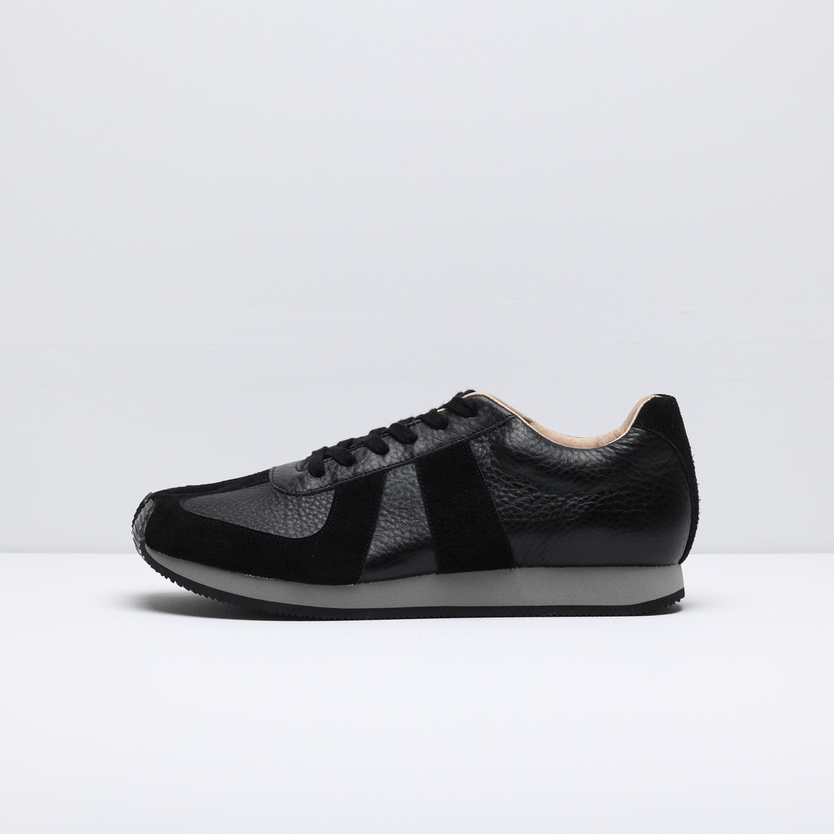 Tabi sneaker / Tabi Trainer (leather) / black – MONO SHOP