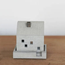 COTTAGE INCENSE POT