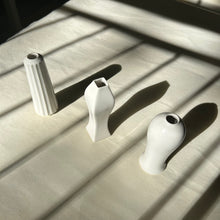 Porcelain Flower Vase / SHIMENTORI