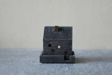COTTAGE INCENSE POT