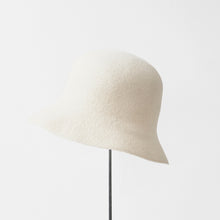 Widen Bell Hat - Undyed wool / mature ha.