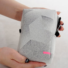 A_SQUARE POUCH