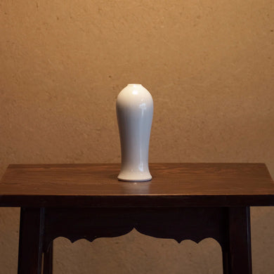 Porcelain Flower Vase / HEISHI