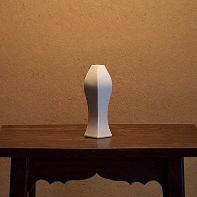 Porcelain Flower Vase / SHIMENTORI