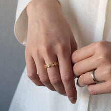 Leaf milgrain ring + brown diamond