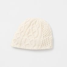 Slant cutting knit cap Aran