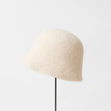 Bell Hat - Brushed Cashmere Lambswool / mature ha.