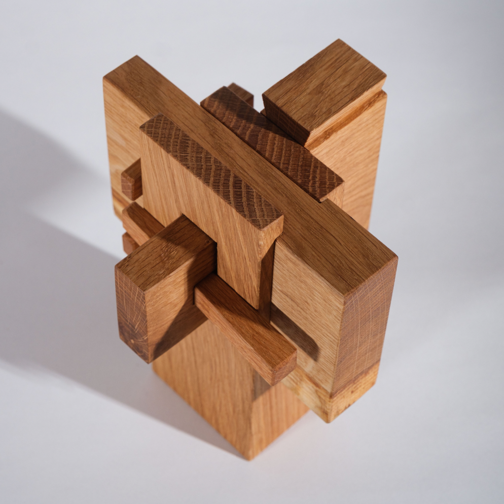 Pars pro totem / Oak Tsugi Table Joint