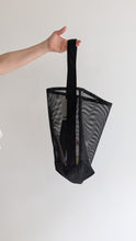 BAGUETTE TOTE MESH - BLACK