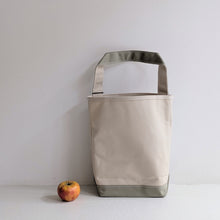 BAGUETTE TOTE - BEIGE / OLIVE