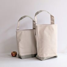 BAGUETTE TOTE - BEIGE / OLIVE
