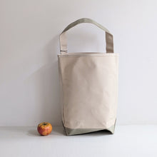 BAGUETTE TOTE - BEIGE / OLIVE