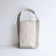 BAGUETTE TOTE - BEIGE / OLIVE