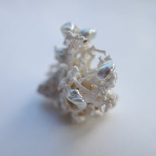 Pearl pierce earring / Astroid