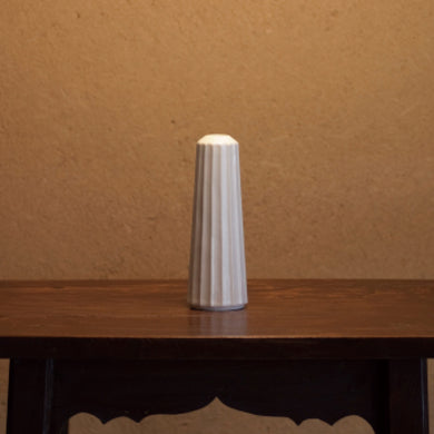 Porcelain Flower Vase / SHINOGI