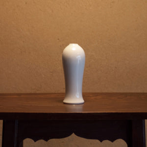 Porcelain Flower Vase / HEISHI