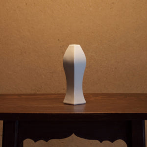 Porcelain Flower Vase / SHIMENTORI