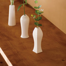 Porcelain Flower Vase / SHIMENTORI
