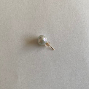 Pearl pierce earring / Tsukishiro (pale bluish-white)