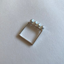 MA Ring with 3 pearls