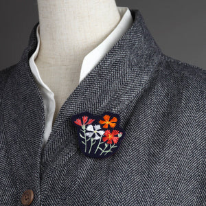 Embroidered Flower Brooch / "Nadeshiko" (Dianthus)