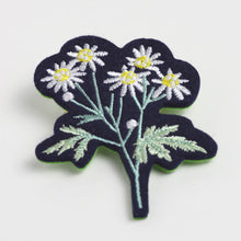 Embroidered Flower Brooch / "Nogiku" (Wild Chrysanthemum)
