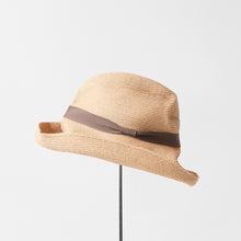 BOXED HAT - paper abaca / 11cm brim / light beige base  / M