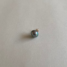 Pearl pierce earring / Blue Planet B