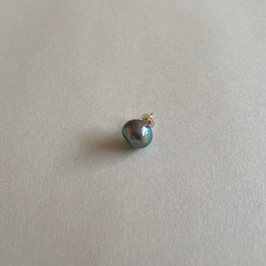 Pearl pierce earring / Blue Planet B