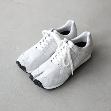 Tabi sneaker / Tabi Trainer Rebirth (air-bag) / white